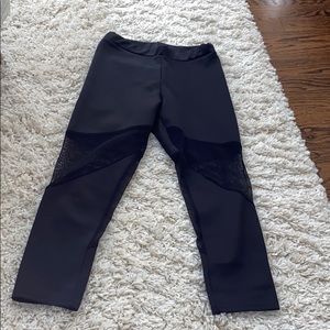 Black cropped workout leggings
